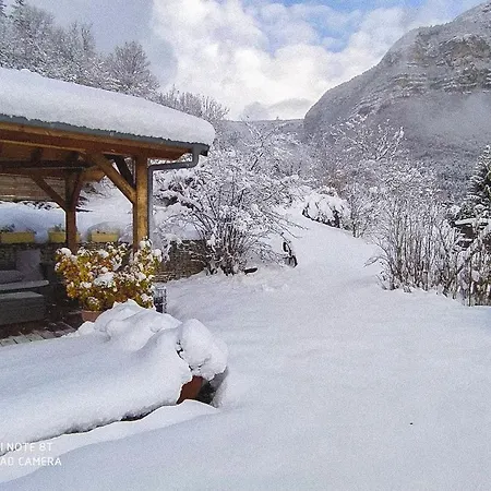 Au Pied De La Montagne Et Vue Imprenable *